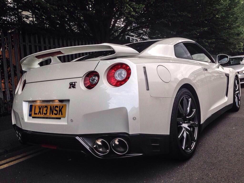 carpxrnpicx's tweet photo. Nissan GT-R 😚❗️ http://t.co/nSmpxaPog1