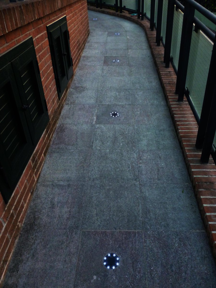 GECOLUCE's tweet photo. Ingresso residence balneare con scivolo anti barriera architettonica illuminato con Geco Circle 9K #gecoluce.it http://t.co/2VzATIZFJw