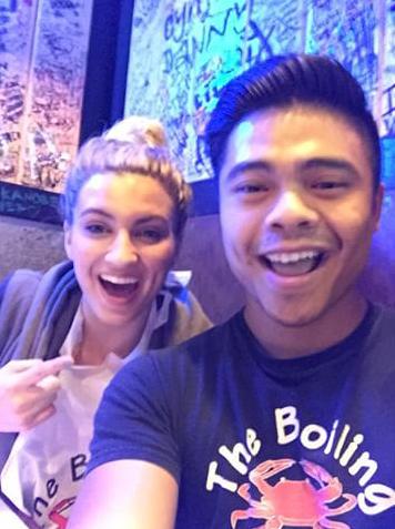 ToriKellyINA's tweet photo. [PICT] sorry for interrupting your dinner @ToriKelly #bcrh #fangirlmode #okbacktowork (kiyajabae via IG) http://t.co/hUZdMFCRxj