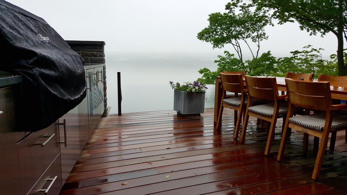 CreativeMPools's tweet photo. One of our newest vanishing edge pools is a success. Built on the edge of the Hudson River... can you find the pool? http://t.co/9z85JfcgB9