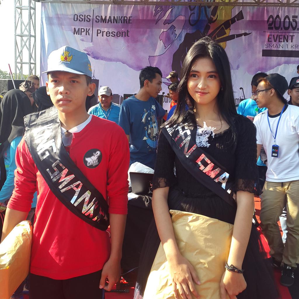 run_glowParty's tweet photo. Eciie ini nih pemenang dari King&amp;Queen @Smankrez_SDA #SelebeEventOrganizer http://t.co/F6odDVkKP7