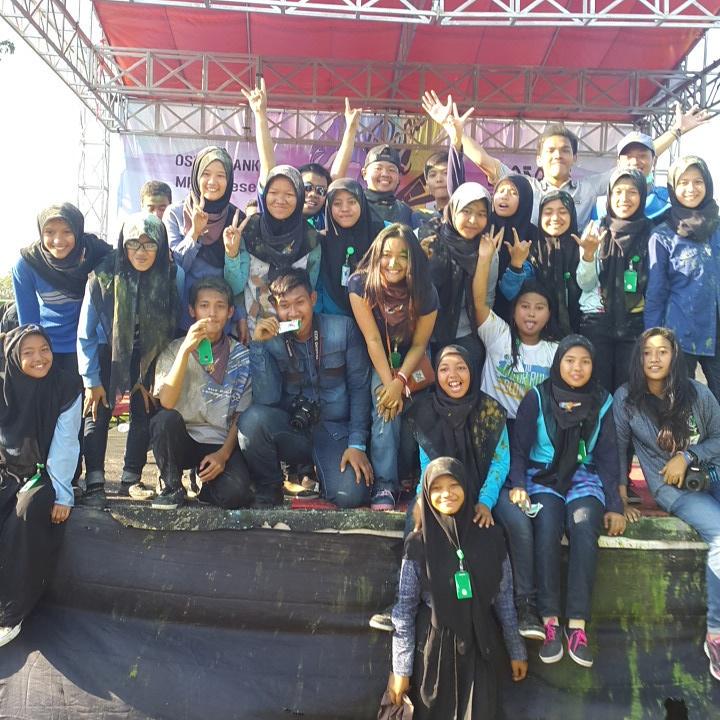 run_glowParty's tweet photo. Terima kasih buat semua panitia @Smankrez_SDA kalian luar biasa guys, kereeeeeen acaranya #SelebeEventOrganizer http://t.co/kn9lkOvt0O