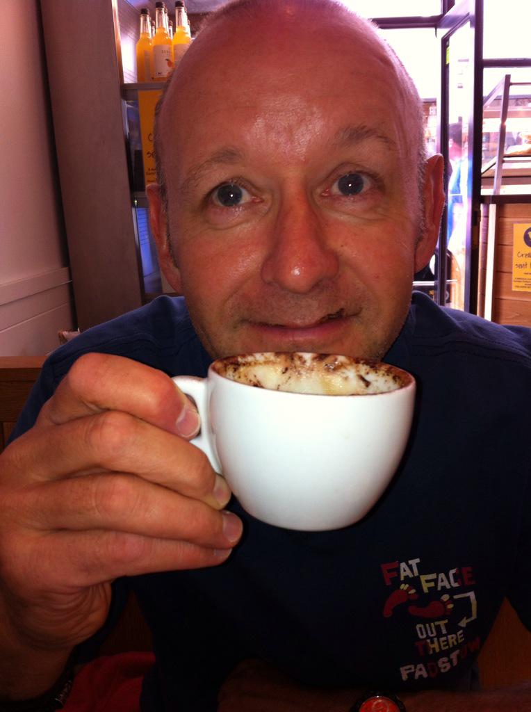 WarrenGway's tweet photo. @yellowcanarycaf top bramley slice &amp; rodders #stivestreat #cappuccinotash #seriousaboutcoffeb http://t.co/Dv9e6JZ9A2