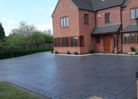 For your driveway, patio, path and internal floors, come to us, the pattern imprinted concrete paving specialists.