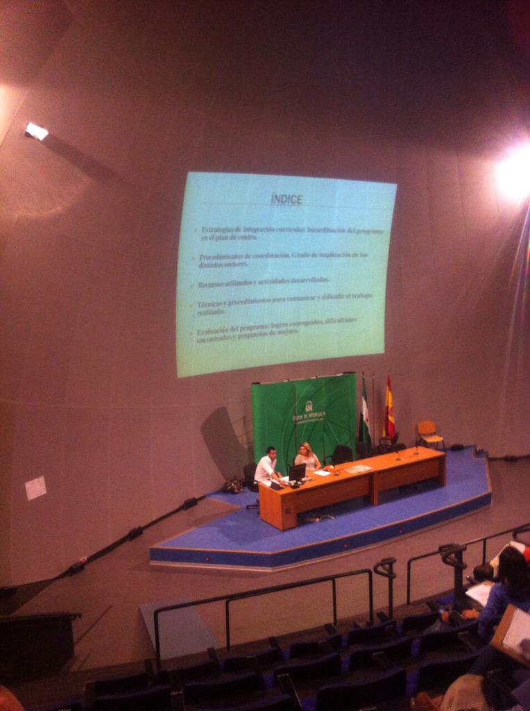 Francisnaranjo5's tweet photo. Gran día hoy 👍🏼orgulloso de mi trabajo👏🏼Ponencia en el CEP d Sevilla sobre alimentación saludable. @CEPdeSevilla http://t.co/chkcb7RUJh