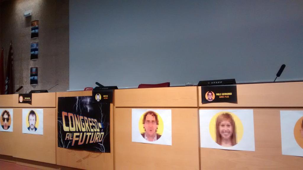 mkdirecto's tweet photo. Hoy viajamos al futuro en el Delorean de Marty McFly con @alexpallete @Ivan_Parlorio y más en #congresoalfuturo http://t.co/YIw4Twv1z2