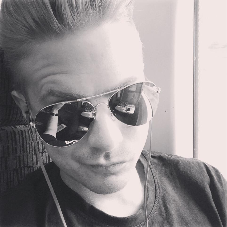 BenjiButton20's tweet image. Praying to get my haircut 😩🔫 #Holiday #Weave #TooLong #2Weeks2Go #Disney #Florida