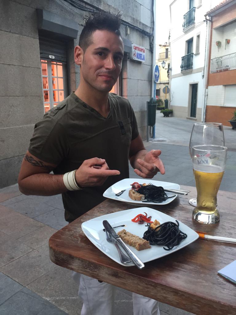 JulieMansi's tweet photo. Ruta de pinchos OGrove #sensairdovao http://t.co/hhQ8pcmR8T
