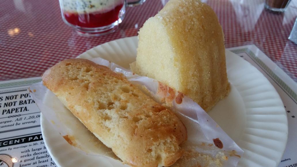 sankalpfoodie's tweet photo. #Airtel4G #Superquick #Day3 English Pound Cake and Mava Cake #Sodabottleopenerwala Hyderabad http://t.co/WbbDO1Fe7C