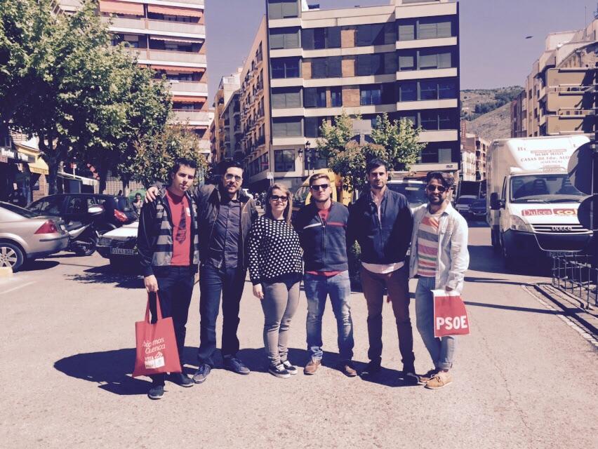 JJSS_Cuenca's tweet photo. Esta mañana está la caravana de jjss en Cuenca. Nos acompaña nuestro secretario regional @Nacho_Hernando http://t.co/UL2NcllK5J