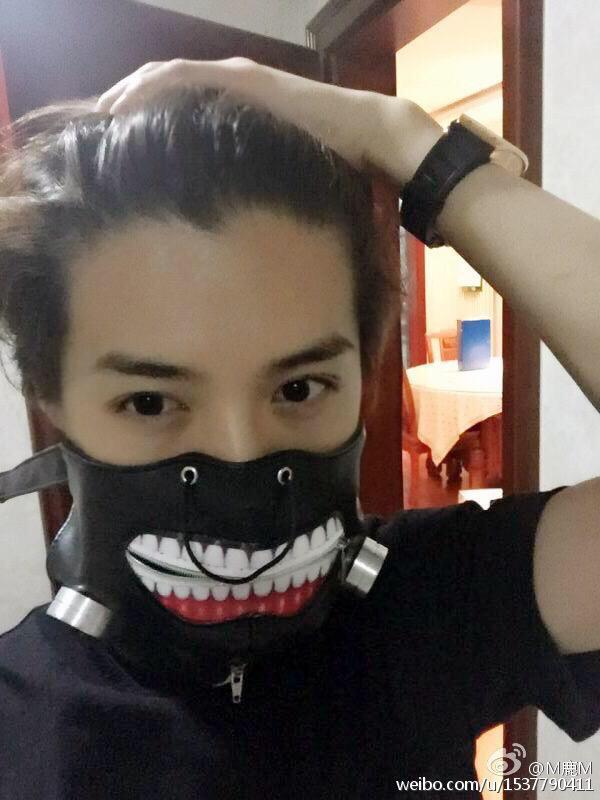 Haruka A Twitter るぅが東京喰種のマスクしてるけど 金木は 眼帯 の喰種だから眼帯が無いので減点かな かっこいいけど一番必要な眼帯 がないからね るぅもかっこいいけど私は白カネキの方が好き 眼帯が惜しかったな あと銀髪にしないと 叩かれる Http T Co