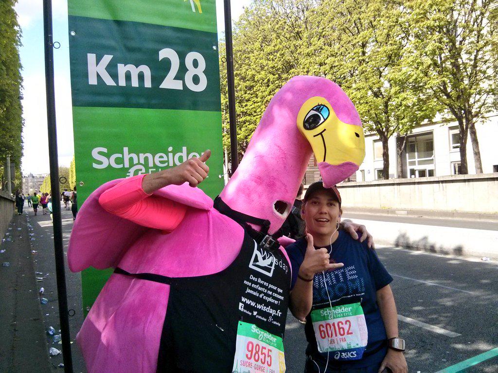 SucreGorge's tweet photo. @GlobeRunners_fr
#TeamUR #URNike 👍 mais....
@NikeFrance @NikeRunningFR
👕 XXXXXXL pour flamant rose ? http://t.co/pLjuBNrcQ8