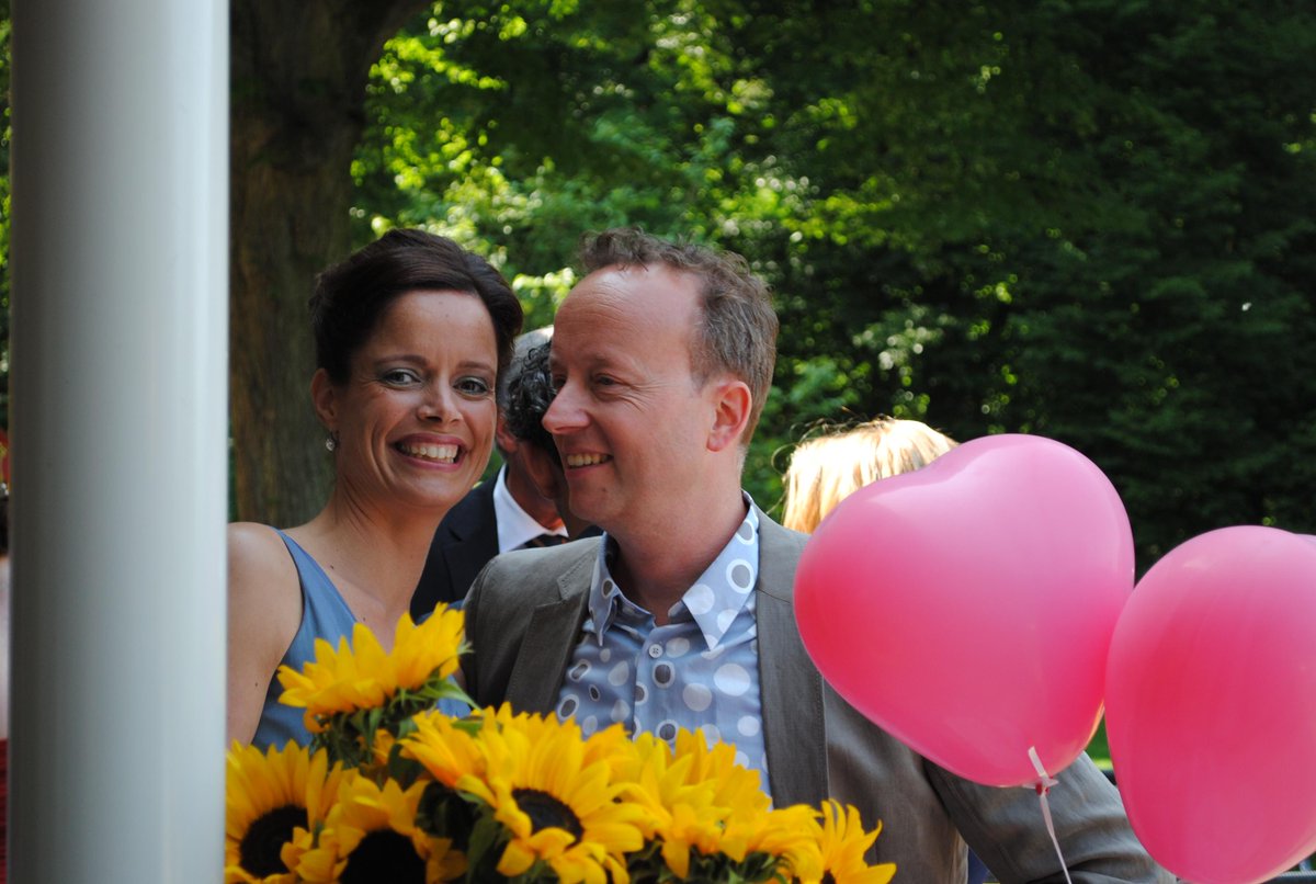 GEVONDEN: cameratas met SDkaart. Onderstaande foto stond op de kaart. kent u deze mensen? Af te halen in <a href="/CMCDeKroon/">Cultuurhuys De Kroon</a>