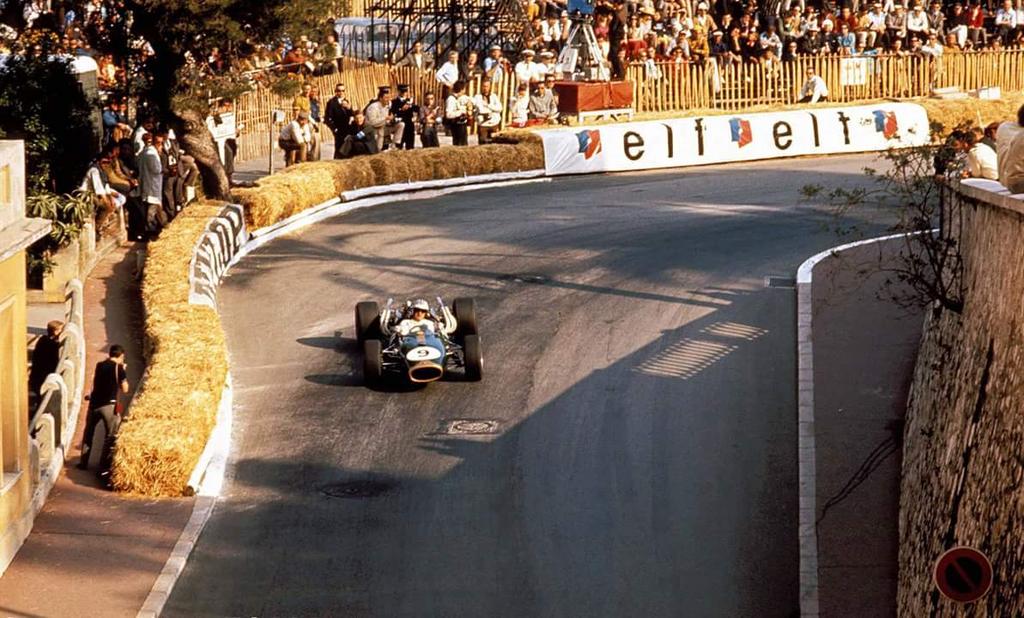 LineadeSalidaF1's tweet photo. #MÓNACO 1966 - Denny Hulmet y sus derrapes. #F1 http://t.co/YQiA6D7UgQ