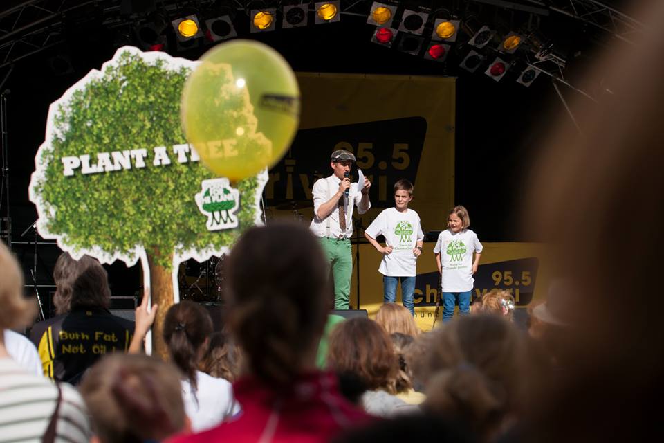 sing4climate's tweet photo. Vielen Dank an euch alle, ihr wart suuuper :-) 
Klima-#Singmob 17.5.2015, Streetlife Festival, #München http://t.co/lDdKQ27DQc