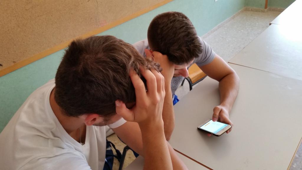 tafaddevesa's tweet photo. Campeonato @Socrative #TAFAD #LaDevesa | Cada grupo crea su reto para los demás equipos #edtech http://t.co/yesqQ33y9V