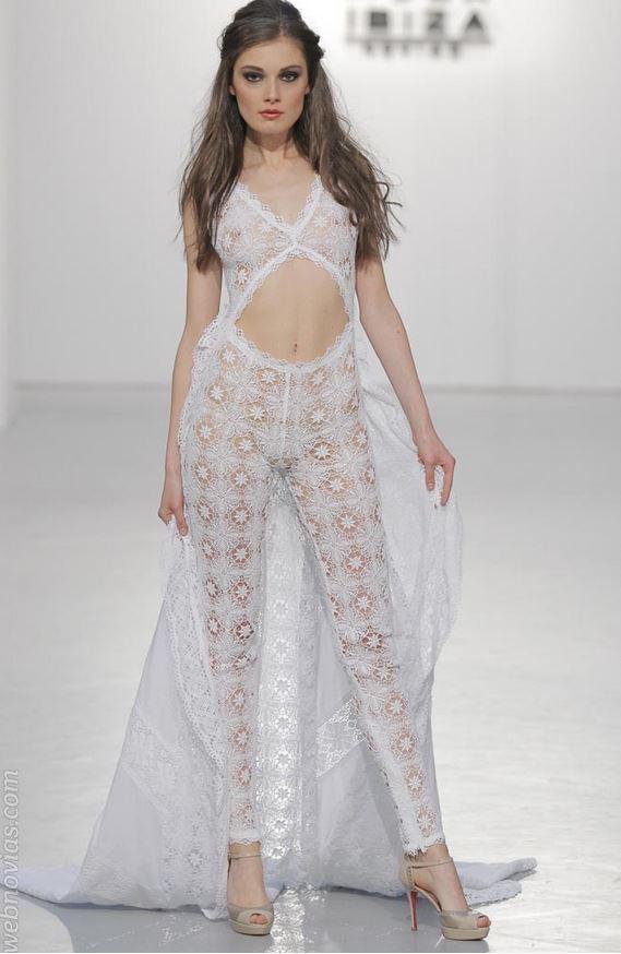 webnovias's tweet photo. Impactante y muy sensual el mono creado por #LuisFerrer de @PasarelaAdlib #PasarelaCosturaEs15 http://t.co/J06n0du66X http://t.co/r3Fa5QPwoF