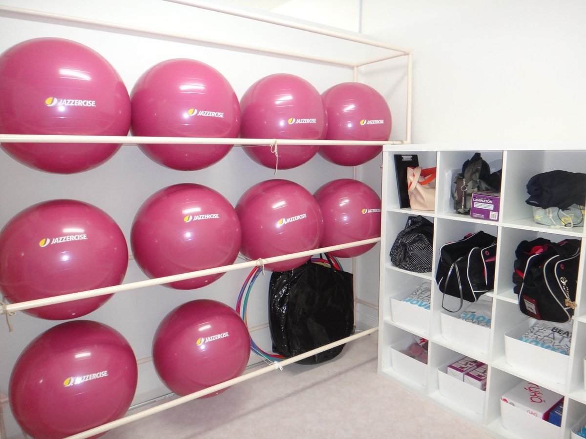 JazzerciseJapan's tweet photo. Jazzercise vending machine!!!! New New New!!!
#Thenewjazzercise
#Thenewjazzercisecenter
#ジャザサイズスタジオ八幡
#Mayfreedays http://t.co/nKNHgdgW3G