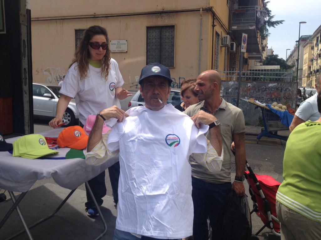 CamperCampania's tweet photo. Presidente, saluti dai suoi sostenitori di Fuorigrotta @StefanoCaldoro @GruppoCaldoro #finalmenteilFuturo http://t.co/3qq60PPPsc
