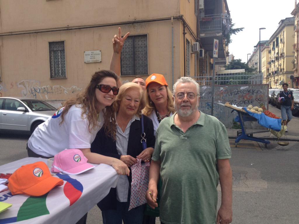 CamperCampania's tweet photo. Presidente, saluti dai suoi sostenitori di Fuorigrotta @StefanoCaldoro @GruppoCaldoro #finalmenteilFuturo http://t.co/3qq60PPPsc