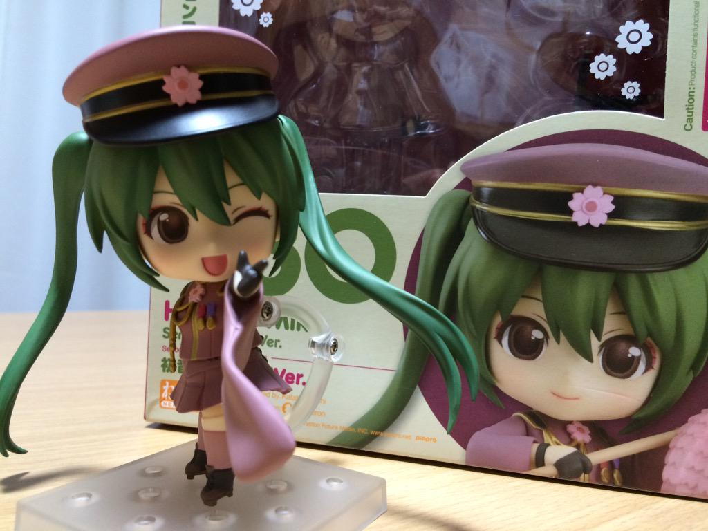 千本桜のミクちゃんが届いたー♡
めっちゃ可愛いんやけど、上に乗っとった荷物のせいで箱が少し凹んどる&amp;傷が付いとる😭
フィギュアは箱も大事やからそこんとこ気をつけて欲しかったなぁAmazonさん…発送の素早さは有り難いけどね💕 