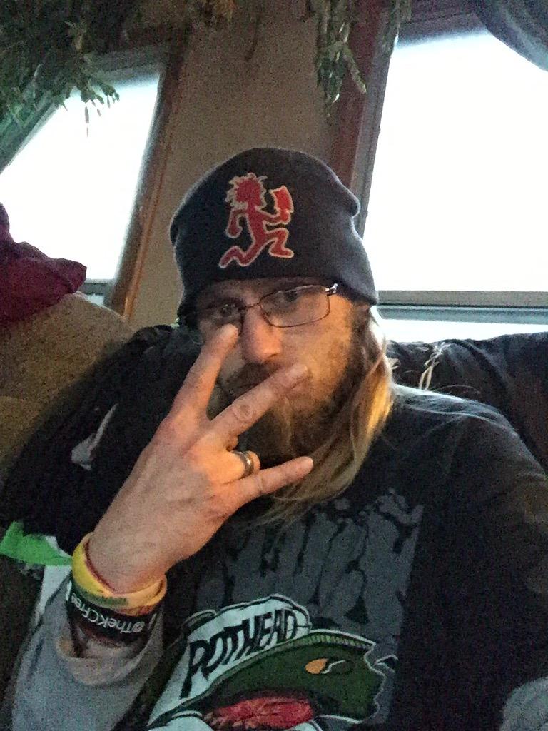 KushFace69's tweet photo. #WakeAndBakeSelfies #KloudLifeCrew #jUgGaLoFaMiLy #KushFaceGang #420Fam #Puffoholics #StrangeStoners #KloudLifeLiving http://t.co/BtblIJvAnJ