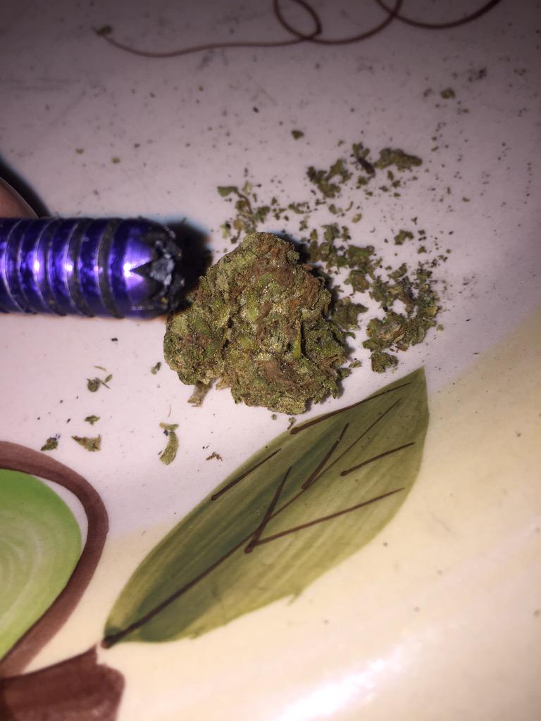 KushFace69's tweet photo. #WakeAndBakeSelfies #KloudLifeCrew #jUgGaLoFaMiLy #KushFaceGang #420Fam #Puffoholics #StrangeStoners #KloudLifeLiving http://t.co/BtblIJvAnJ