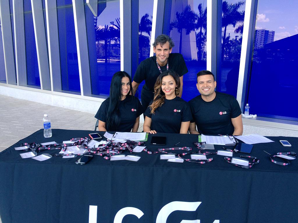 Anna_Murillox3's tweet photo. Working the Marlins game promo today ๐#promomodellife http://t.co/6rtgBOX0aD