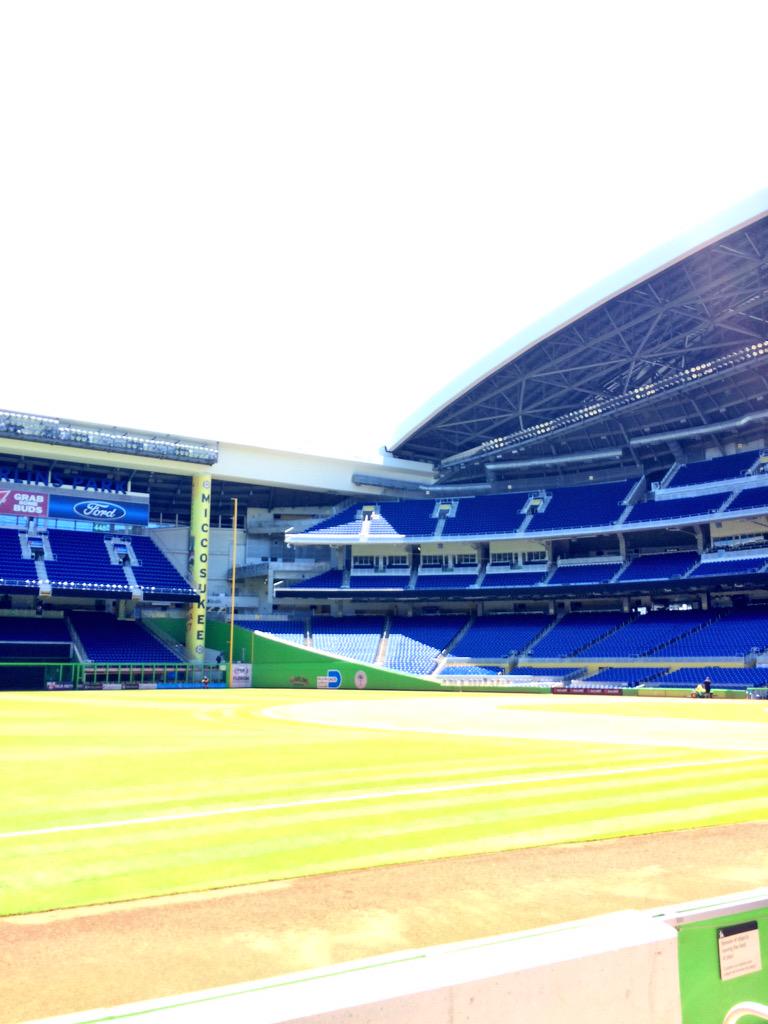 Anna_Murillox3's tweet photo. Working the Marlins game promo today ๐#promomodellife http://t.co/6rtgBOX0aD