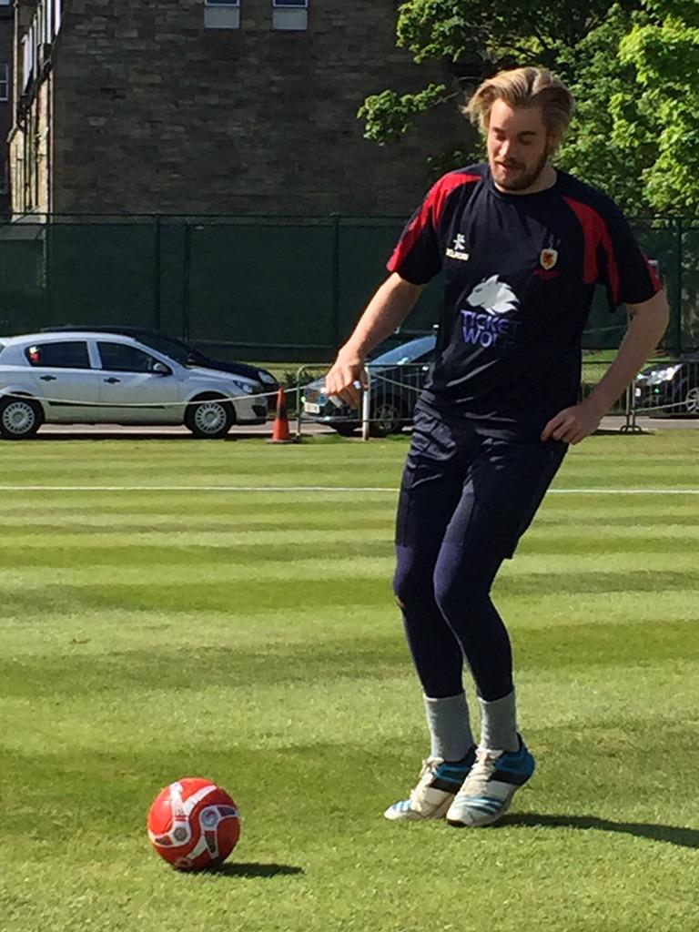 Tobybailey76's tweet photo. Lovely to see @bendtnerb52 make a cameo appearance for the @HighlandersCS or was it @Matthew23P #silkyskills http://t.co/yvHRc68EO4