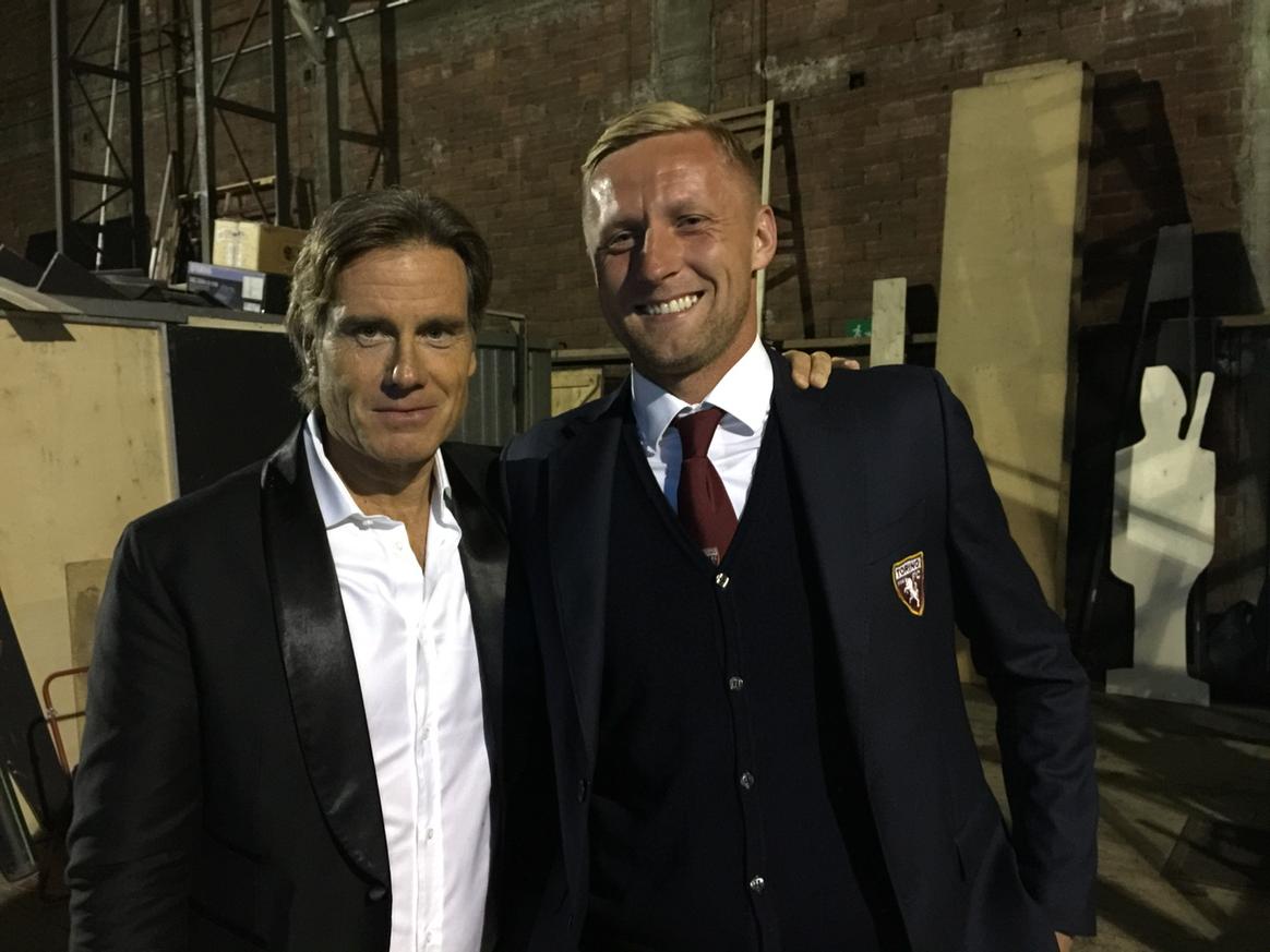 JimmyGhione's tweet photo. @kamilglik25 un Campione, una persona speciale.... Un CAPITANO! http://t.co/u9crsNxILm