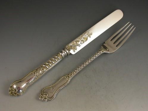 #StoneRoses bass guitarist Mani revealed as a keen collector of antique #silver cutlery:
steppeshillfarmantiques.com/blog/stone-ros…