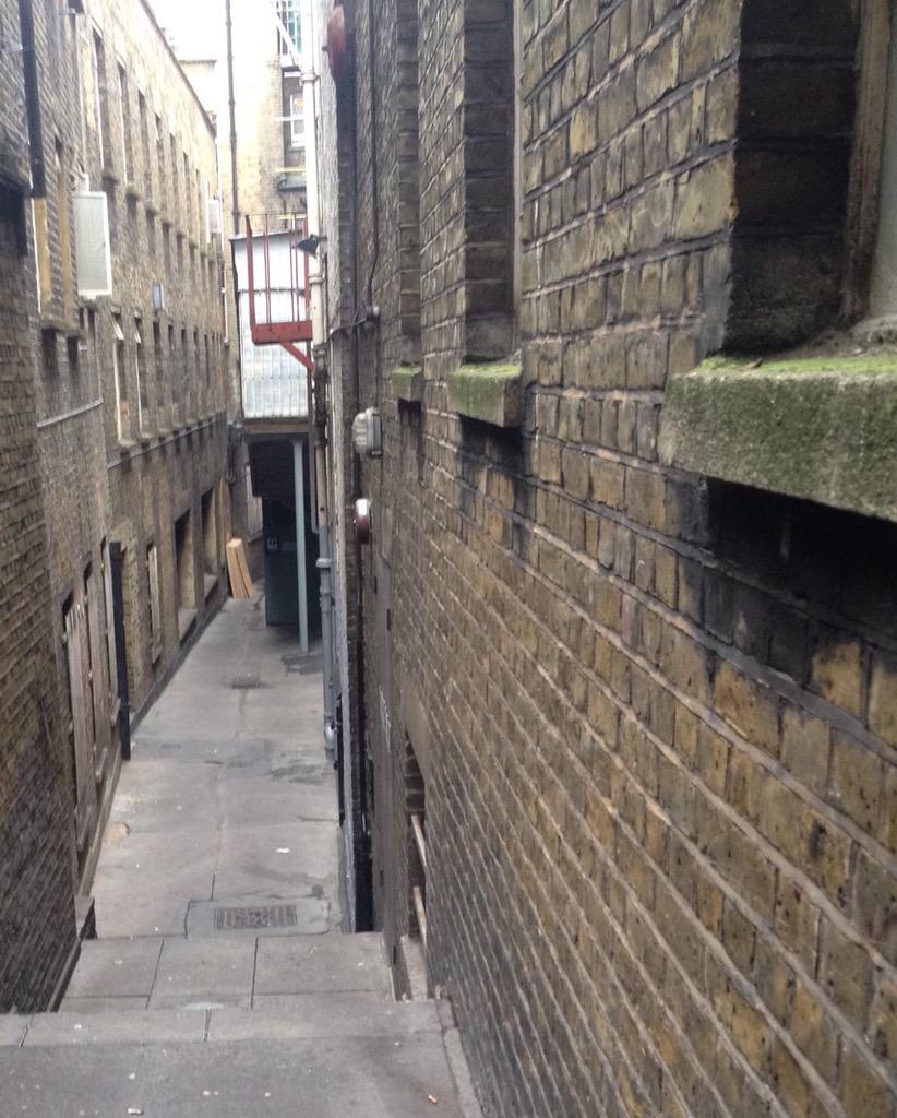 DeadPoshBook's tweet photo. when I chance upon an #alley in #London I always take it #walkingLondon http://t.co/CbZidIwvou