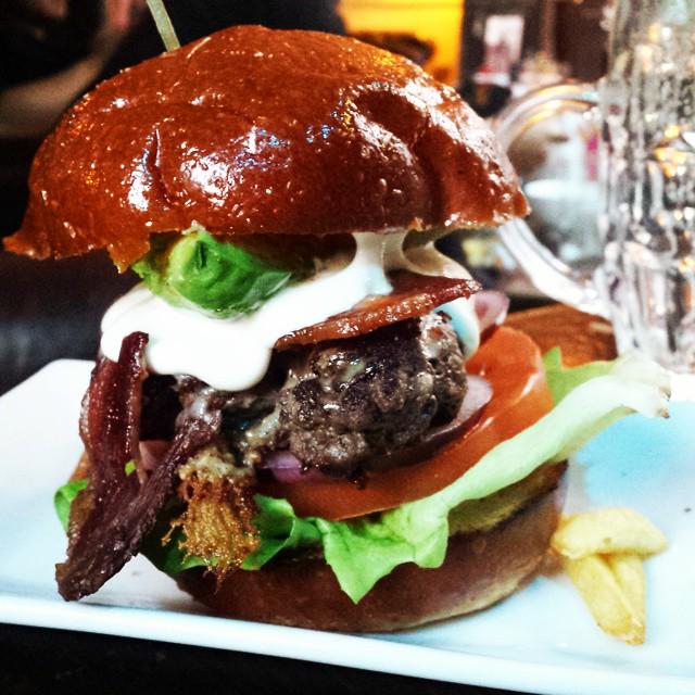 LondonPopups's tweet photo. Tomorrow & sat - @SayYeahBurger 's launch party at @StarbyHD #E5 http://t.co/J4wg7emEK8 w some #freesliders & more http://t.co/z4KcZUJJAY"