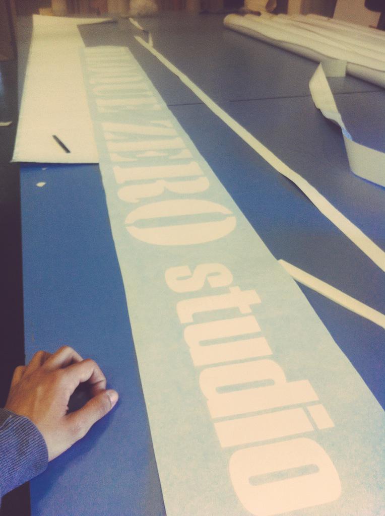 bloquezero's tweet photo. Buen vinilo para nuestro #studio señores.
Estamos de reformas en el studio. Hay que dejarlo bonito. http://t.co/jLjKnzA1la