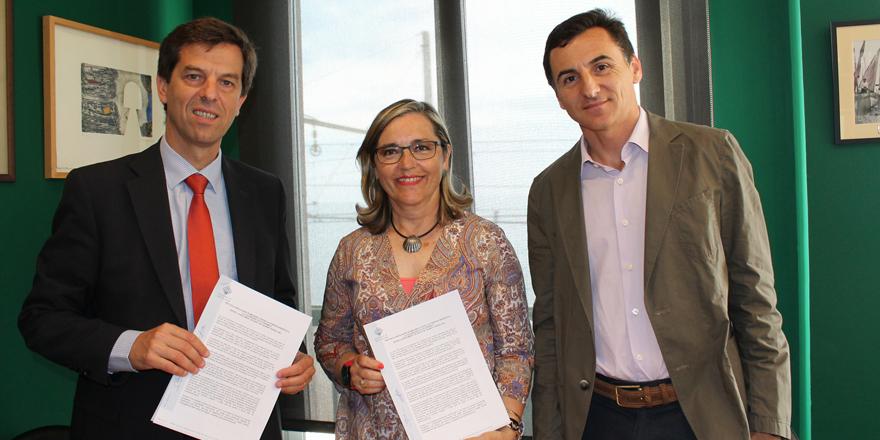 Veolia_Cat's tweet photo. Signem a l’@ajsantpol el Protocol contra la pobresa energètica i vulnerabilitat econòmica. @EliasSerravi @mbaurier http://t.co/UgVnuYgfn3