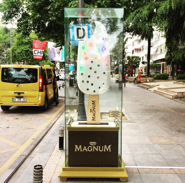 Caddescope's tweet photo. Magnum Store 22.05.2015'te açılıyor. Berrak Tüzünataç'ın Magnum'u Bağdat Caddesi'ndeki yerini aldı.  #benimMagnumum http://t.co/ii5Wjb3shQ