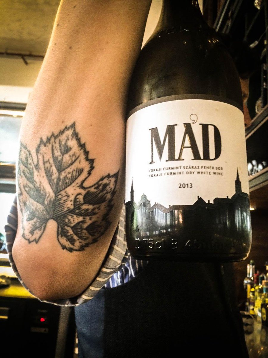 breadstkitchen's tweet photo. Guess the grape varietal! #LWW15 #FurmintPower #Wine @Gergelywine @Madabouttokaj @TooHotRightNow http://t.co/qQslDmyGEs