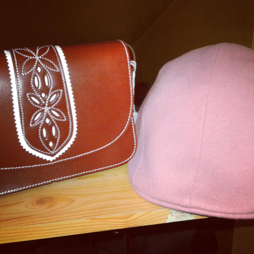 alguerrero10's tweet photo. Has visto nuestros cinturones, bolsos y gorras perfectos para eventos romeros @Inmainmitas @ANTGUEMOR @Huesca466 http://t.co/XIr3y96BBy