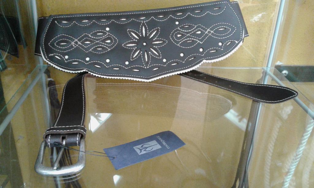 alguerrero10's tweet photo. Has visto nuestros cinturones, bolsos y gorras perfectos para eventos romeros @Inmainmitas @ANTGUEMOR @Huesca466 http://t.co/XIr3y96BBy