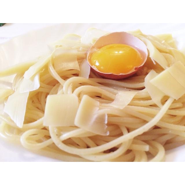 Vertige__'s tweet photo. Pâtes carbo sans lardons avant d'aller tout casser à la salle 💪🏻👌🏻😍 #pastas #eggs #frenchc… http://t.co/LiVn4mOIWR http://t.co/N9V77zNCYe