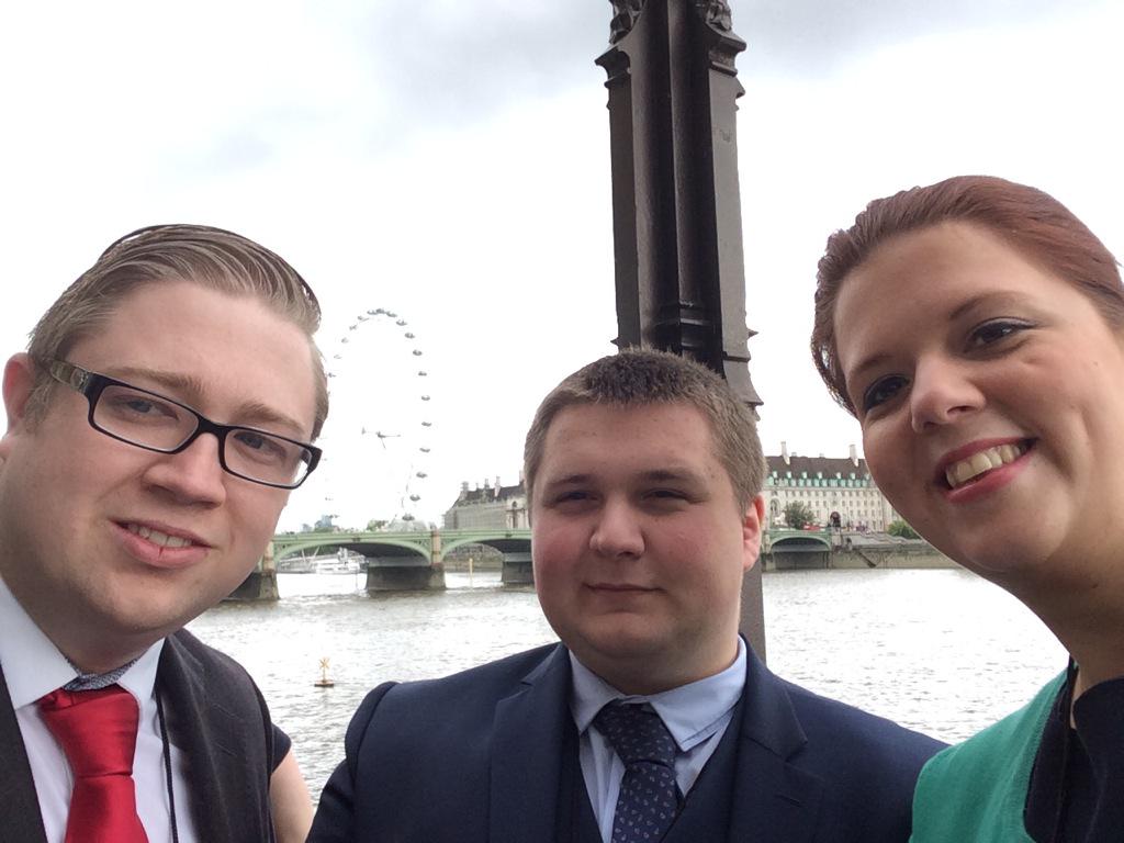 Bfs_Bac's tweet photo. On the pavilion. #London #londoneye #Apprentice http://t.co/VcP9F3jR1c