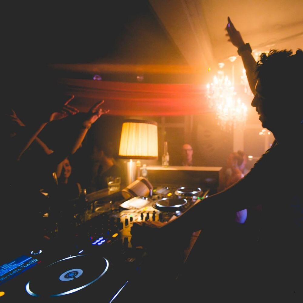 Jasper_Fioole's tweet photo. Coming up this Sunday @VillaSonsbeek Sprakeloos. Set time 1-3 http://t.co/bz33TQE2pi