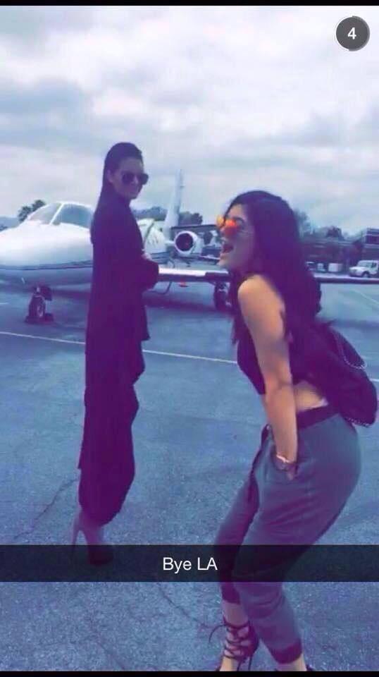 jeanneVllrbs's tweet photo. Kendall c'est un phasme ou quoi http://t.co/AA3FkZkaSy
