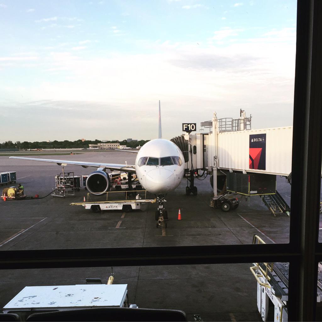 amreilly2017's tweet photo. Plane is here! Ready to get this vacation started! @moleighd23 http://t.co/vxRiHzI0ch
