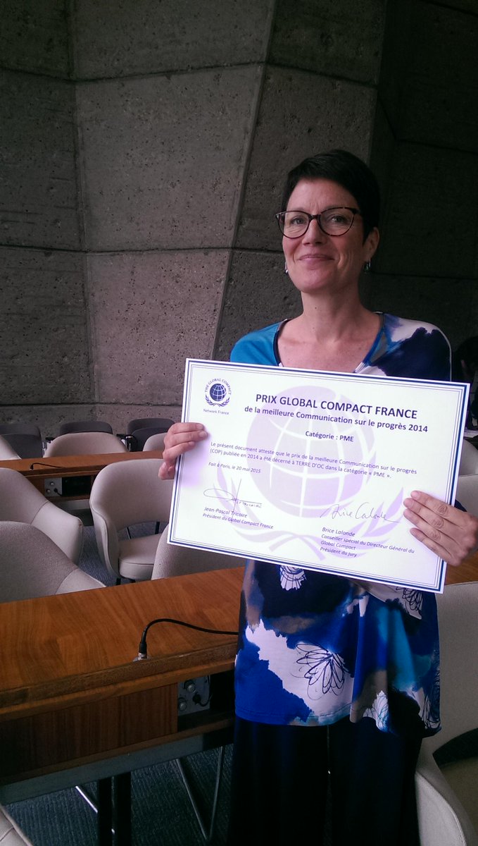PactemondialFr's tweet photo. Remise des prix des meilleures communications: félicitations à @terredocfr ! #PME #leaderRSE http://t.co/QKRh3pW5fy