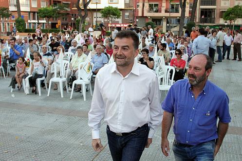 huelva_info's tweet photo. #24M #huelva @iuhuelva primará el alquiler social y defenderá el '#desahuciocero'. http://t.co/rMTn5E4cO0 http://t.co/E7xU9utB72