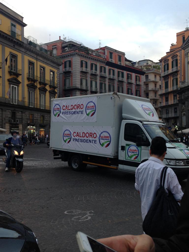 CamperCampania's tweet photo. Dalle 17 alle 19 siamo in Via Epomeo...non ci fermiamo mai!!!!! @StefanoCaldoro @GruppoCaldoro  #finalmenteilFuturo http://t.co/b83mHF0Clm