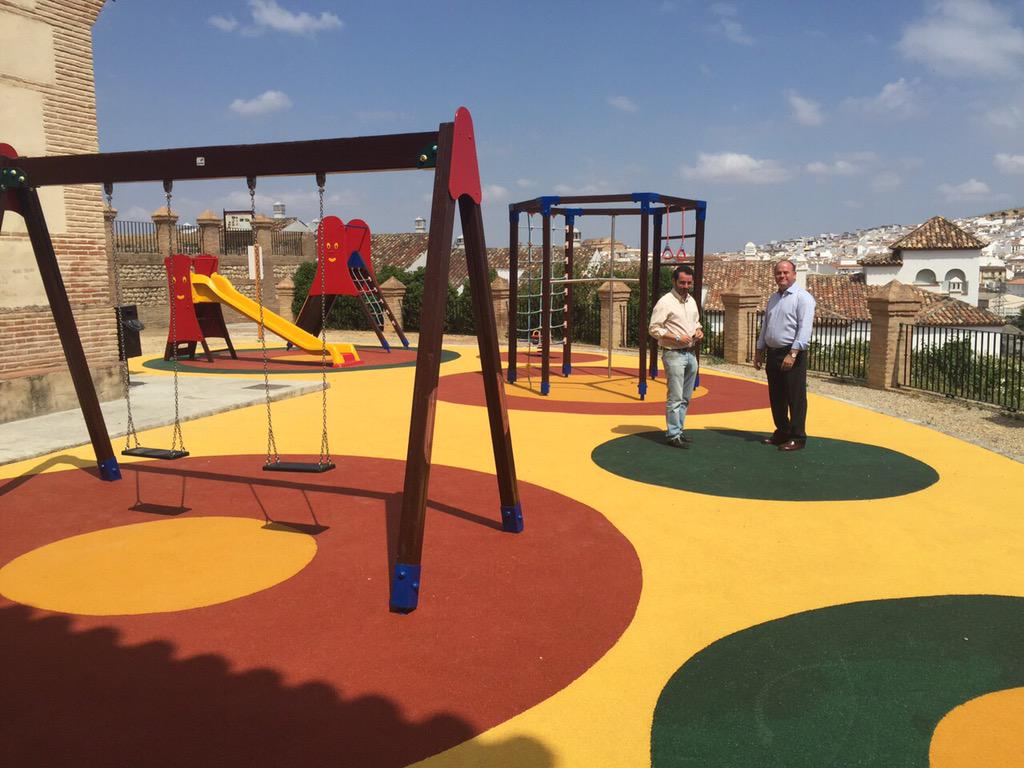 jotacarmona_'s tweet photo. Más parques infantiles sin chinos ni piedras! 13 en últimos meses! #BarrioDelCarmen @manolo_baron #SiempreAntequera http://t.co/Iy8lm9RXDv
