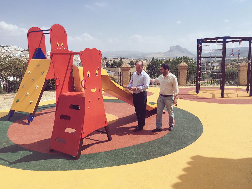 jotacarmona_'s tweet photo. Más parques infantiles sin chinos ni piedras! 13 en últimos meses! #BarrioDelCarmen @manolo_baron #SiempreAntequera http://t.co/Iy8lm9RXDv